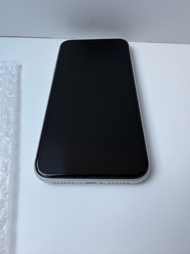 iPhone XR 64GB Unlocked – White – Very Good Condition - photo 5