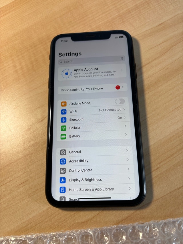 iPhone XR 64GB Unlocked – Excellent Condition - photo 2