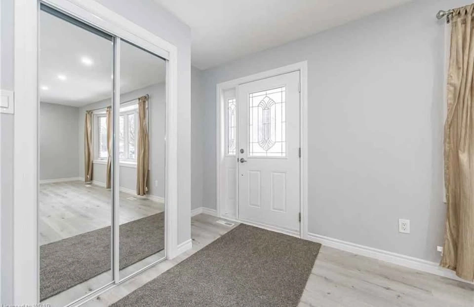3 Beds 1.5 Baths - House - photo 2