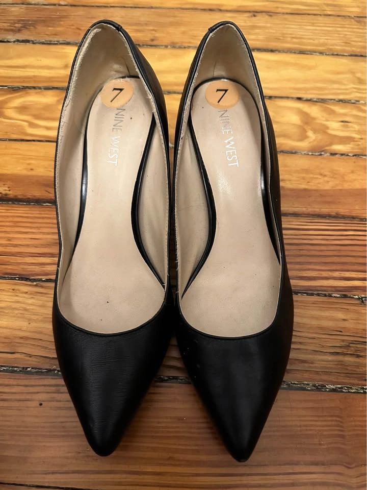 Nine West Black Kitten Heels Women’s Size 7 - photo 2