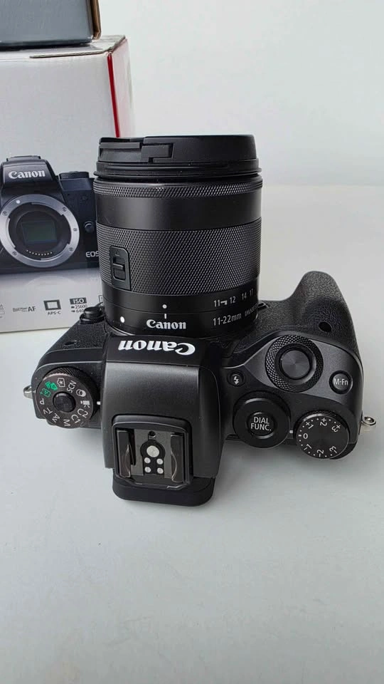Canon EOS M5 with EF-M 15-45mm and 11-22mm Lenses - photo 5