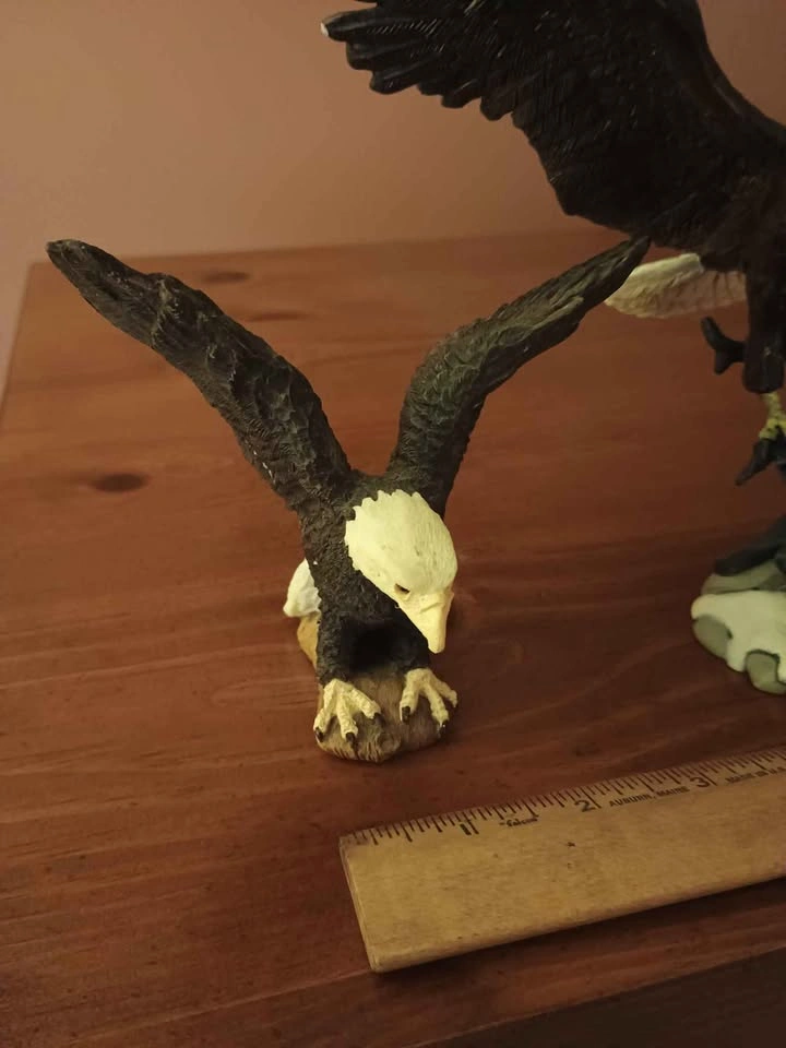Vintage Eagle Figurines - photo 2