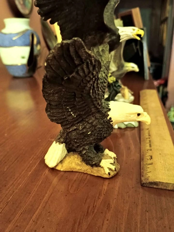 Vintage Eagle Figurines - photo 3