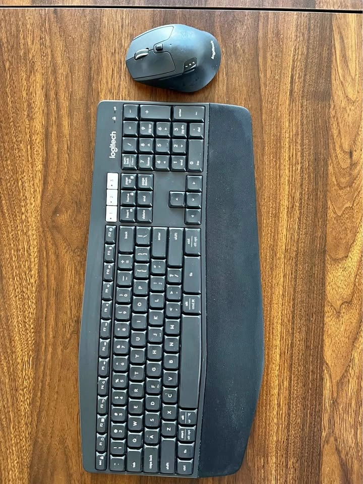 Logitech MK850 Performance Wireless Keyboard and Mouse Combo