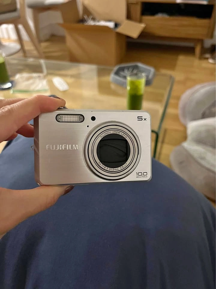 Vintage Digital Camera - Fujifilm Finepix J100