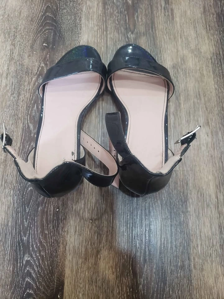 Girls Size 6 and Size 4 Heeled Sandals - photo 2