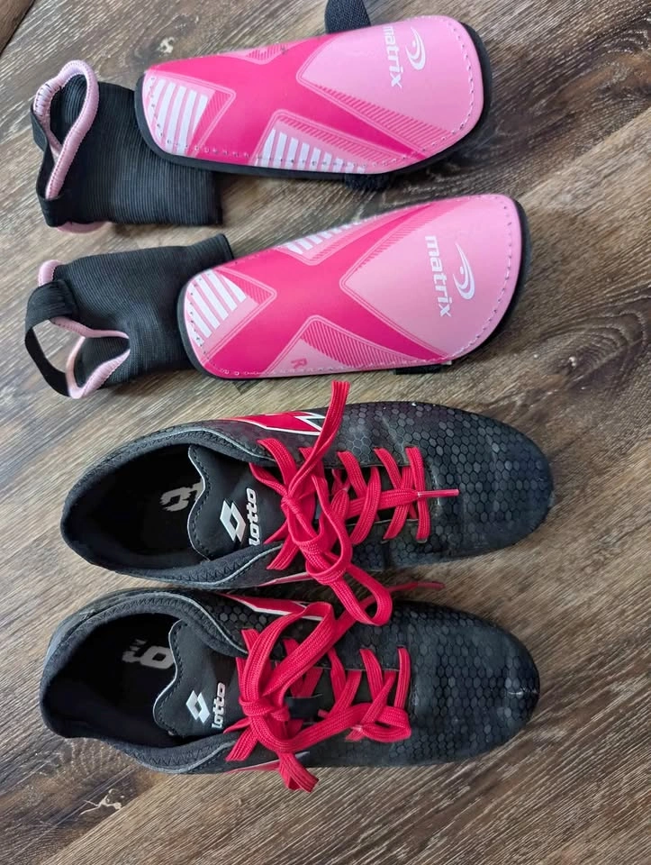 Lotto Kids' Soccer Cleats Size 4 & Matrix Shin Guards Small