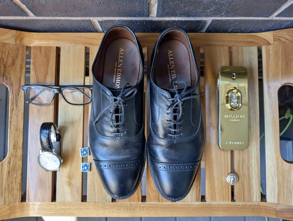 Allen Edmonds Fifth Ave dress shoes (black)