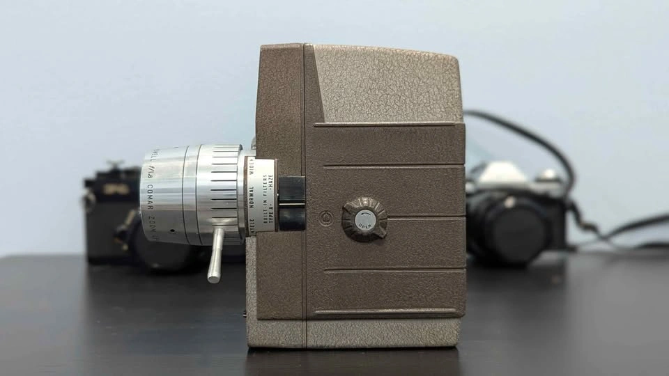 Bell and Howell Electric Eye film camera - photo 2