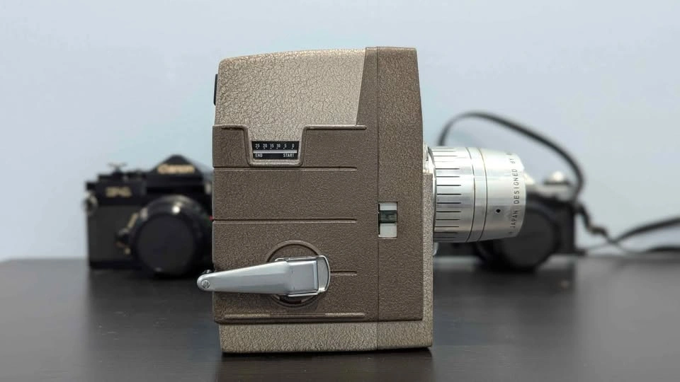 Bell and Howell Electric Eye film camera - photo 4