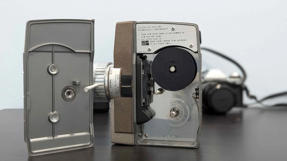 Bell and Howell Electric Eye film camera - photo 5