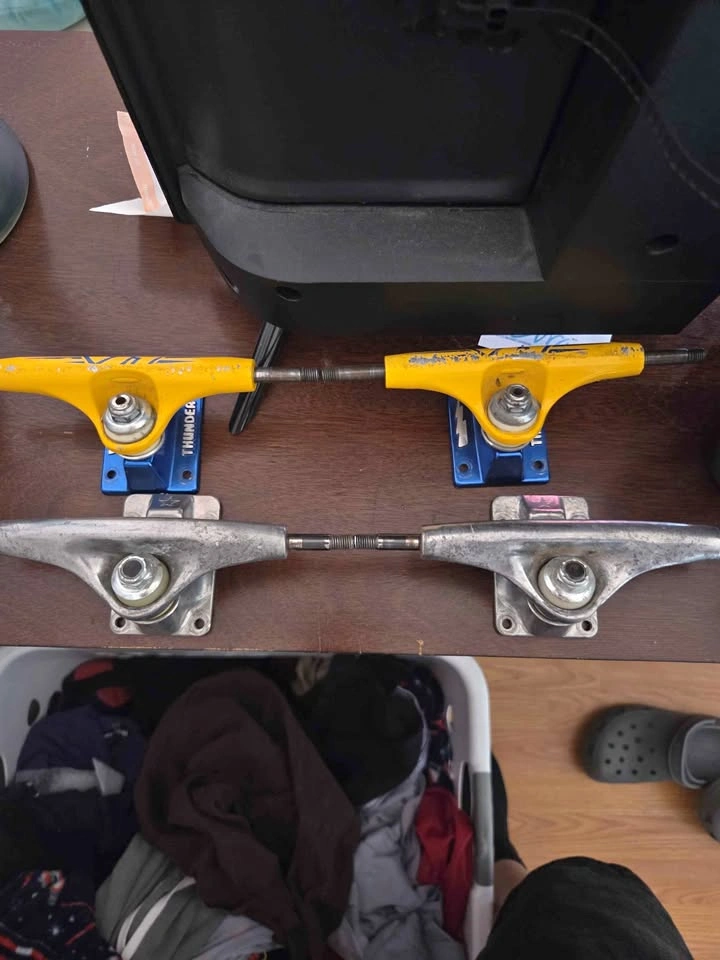 Skateboard trucks