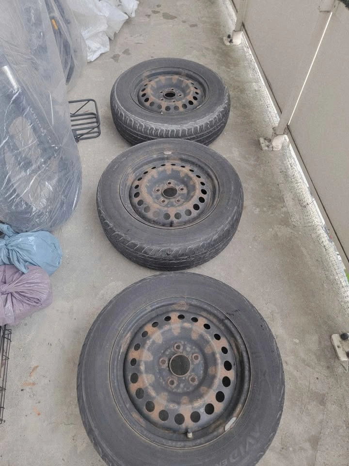 Yokohama 215/60R16 Tires with Steel Rims - photo 3