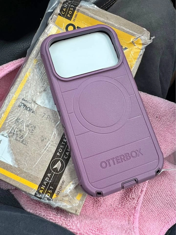 Otterbox Defender XT MagSafe for iPhone 17 Pro Max NEW