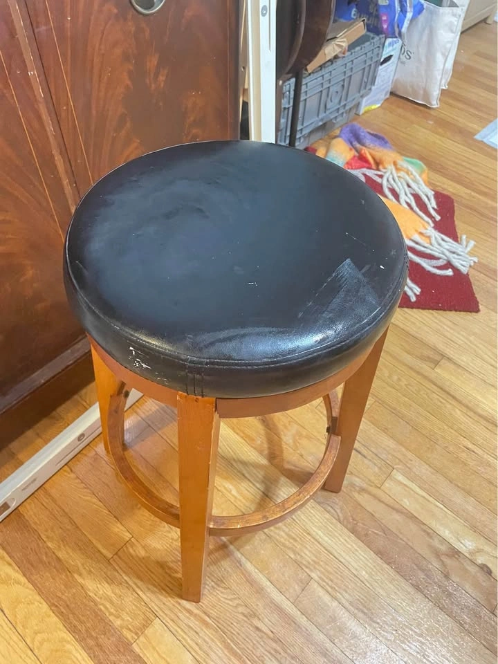 Wooden bar stool - photo 2