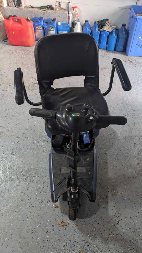 3 wheel electric scooter - photo 4