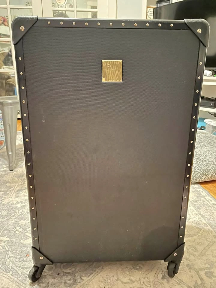 Vince Camuto 28” Hardside Spinner Suitcase