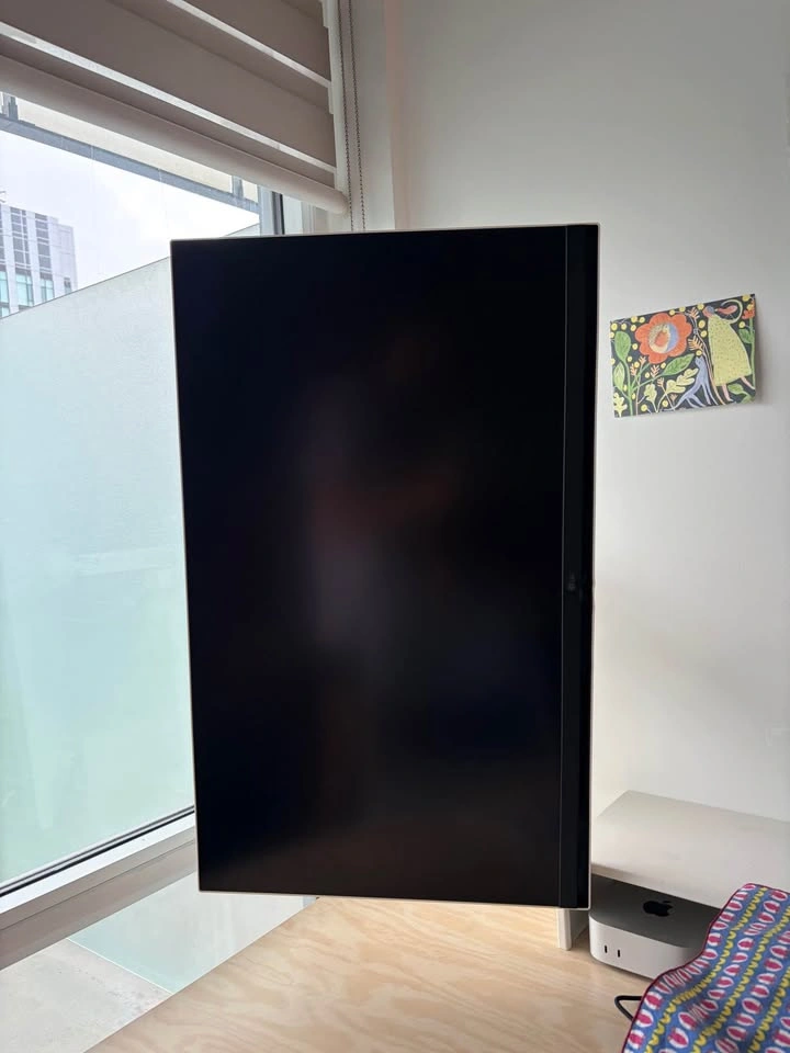 LG 32” 4K UHD Smart Monitor with Ergo Stand - photo 3