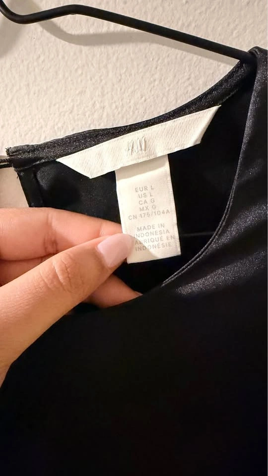 Women’s Clothing – Dresses & Tops | Moving Sale - photo 2