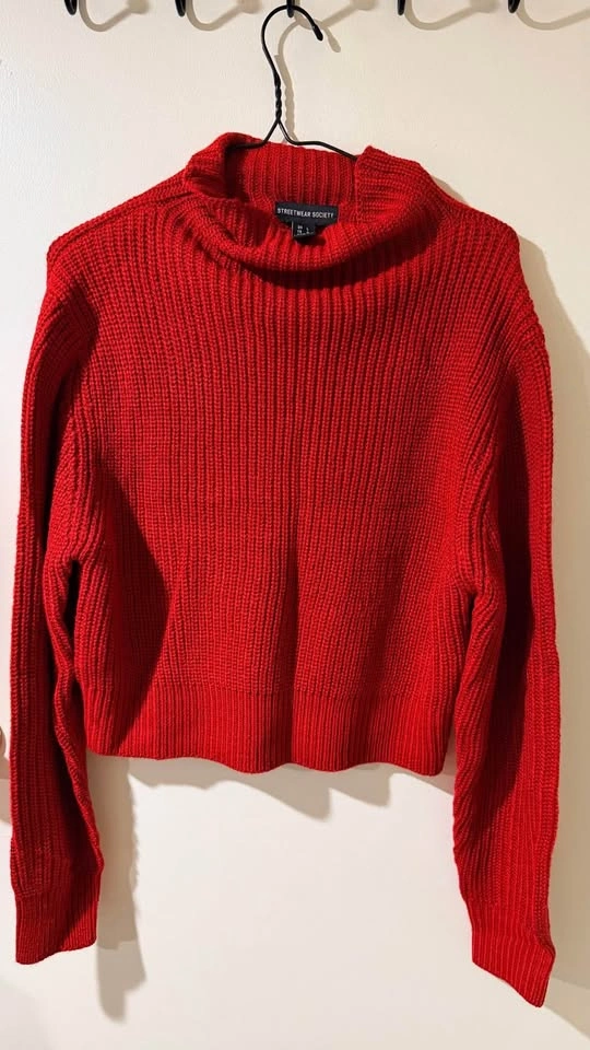 Brand New Urban Planet Sweater – Size L | Moving Sale - photo 3
