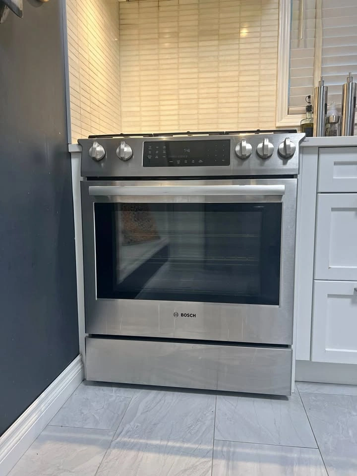 Bosch 30” Gas Range – HGIP054UC/09 – Stainless Steel