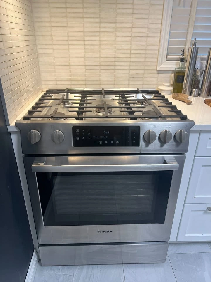 Bosch 30” Gas Range – HGIP054UC/09 – Stainless Steel - photo 2