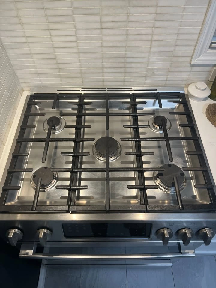 Bosch 30” Gas Range – HGIP054UC/09 – Stainless Steel - photo 3