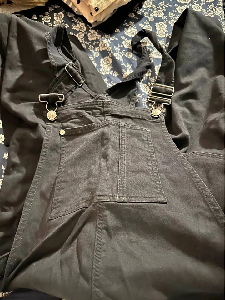Maternity clothes bundle