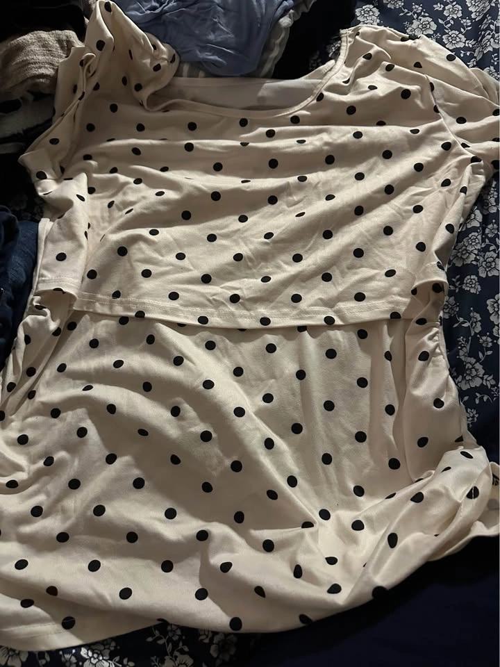 Maternity clothes bundle - photo 2