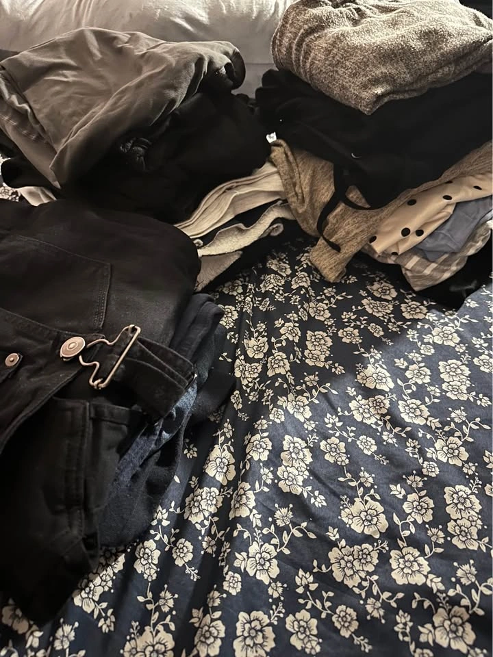 Maternity clothes bundle - photo 3