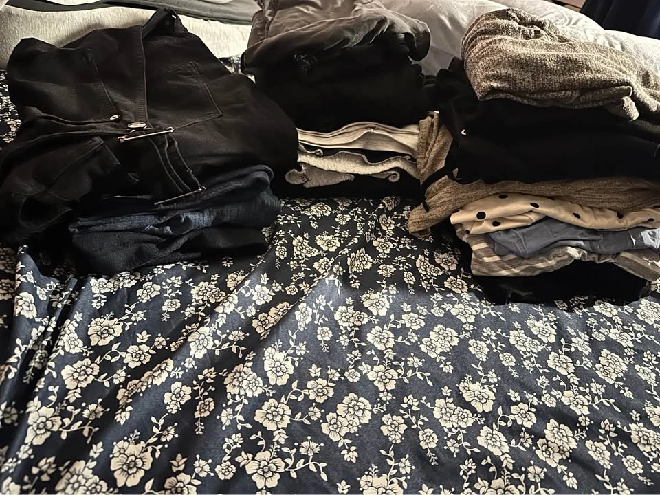 Maternity clothes bundle - photo 5