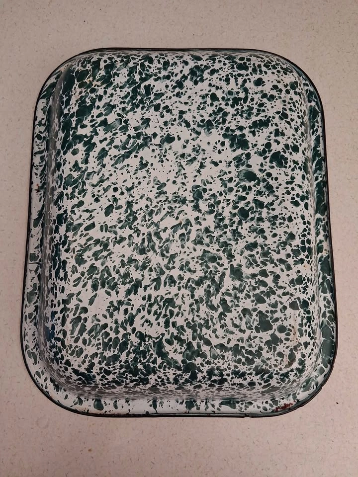 Green and white splatter baking dish - photo 2