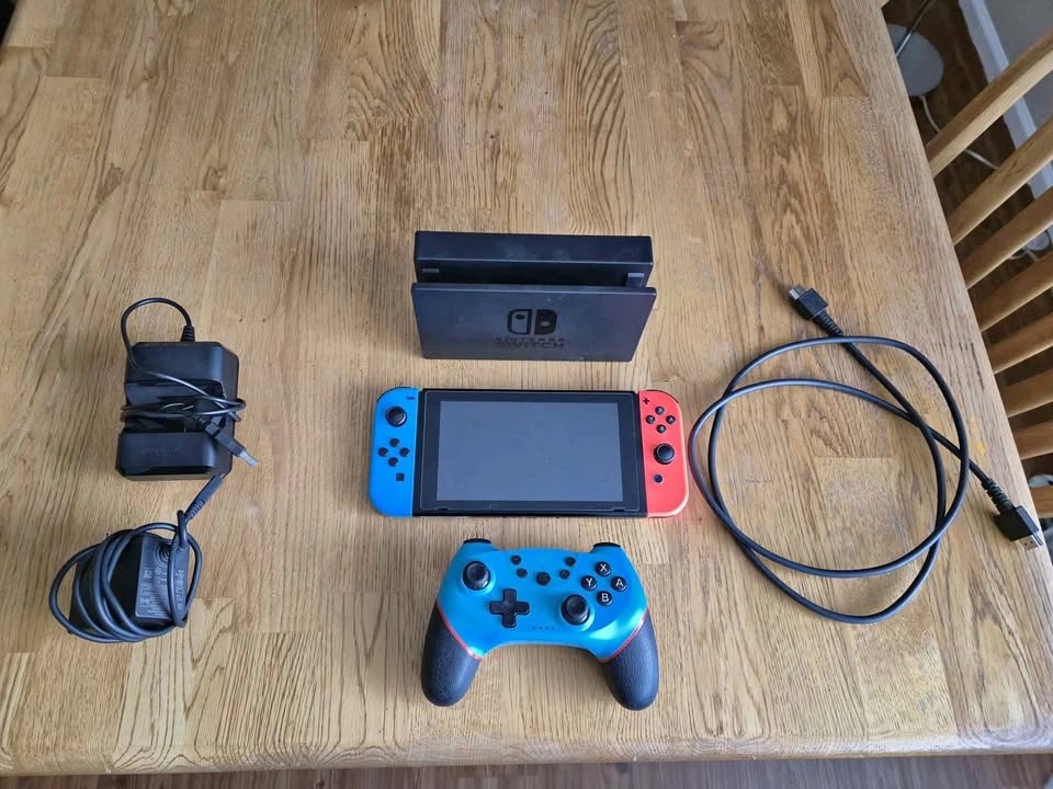 Nintendo Switch V2 Bundle