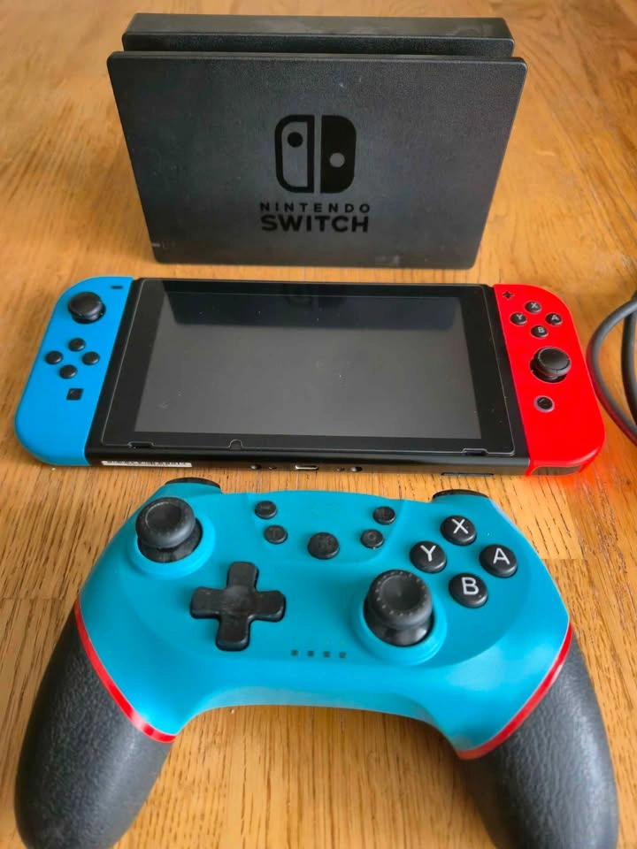 Nintendo Switch V2 Bundle - photo 2