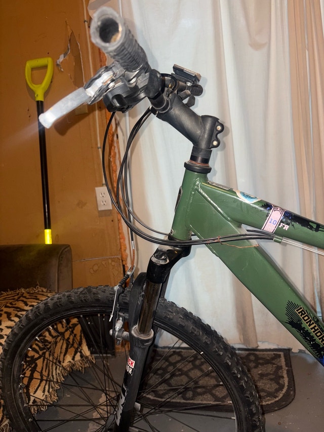 26" Iron Horse FR 10 Mountain Bike – Size Small (15.5" Frame) - photo 5