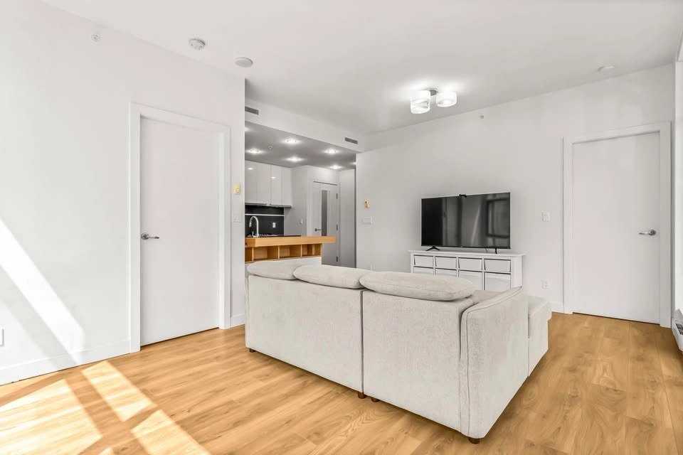 1 Bed 1 Bath Apartment - photo 2