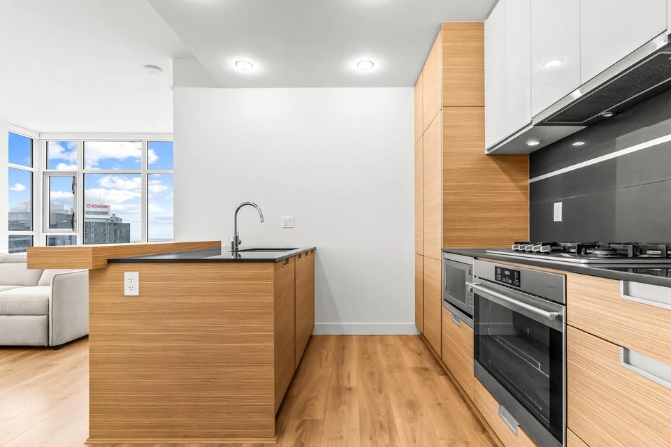1 Bed 1 Bath Apartment - photo 4