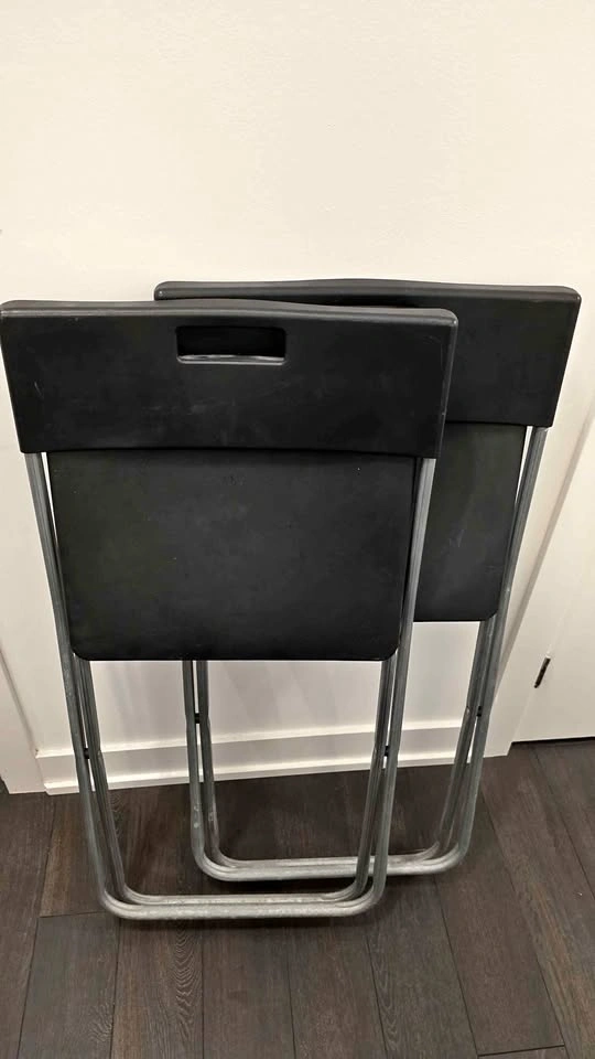 Set of 2 Folding Chairs