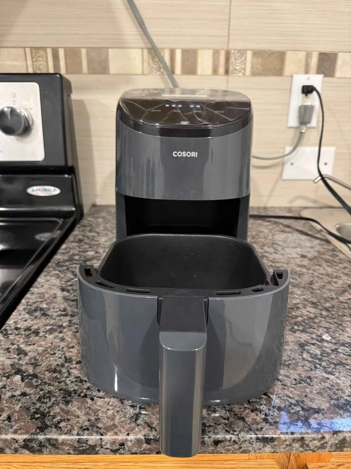 COSORI 2.0L Air Fryer – Barely Used – $50 - photo 4