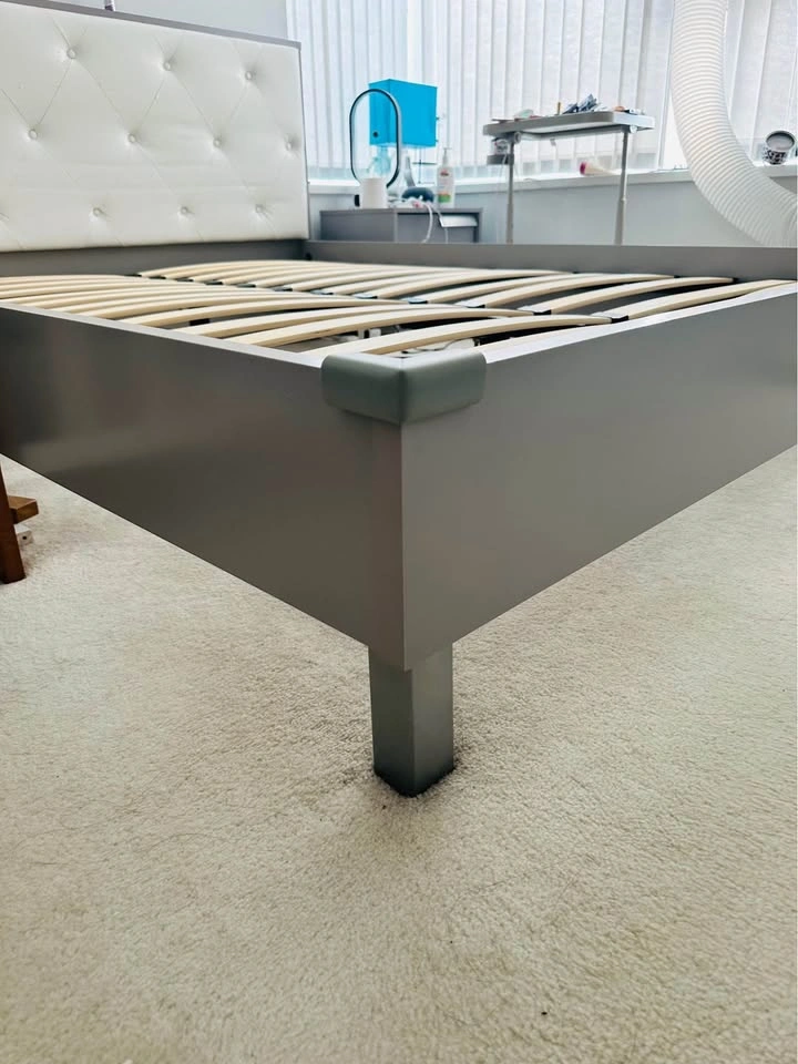 Queen bed frame - photo 2