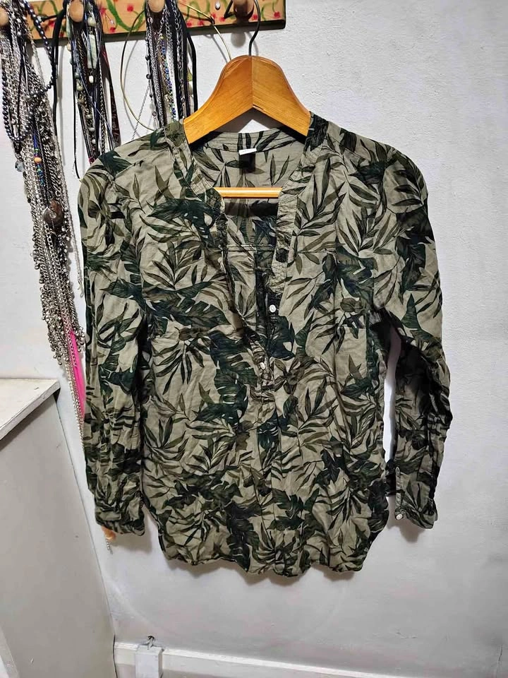 Small - Leafy green flowy top
