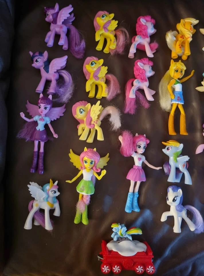 McDonald's Hasbro My Little Pony toy figures dolls and combs - photo 2
