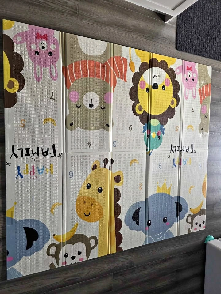 XL Reversible Foldable Baby & Toddler Play Mat – Excellent Condi