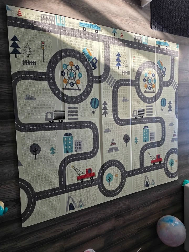XL Reversible Foldable Baby & Toddler Play Mat – Excellent Condi - photo 2
