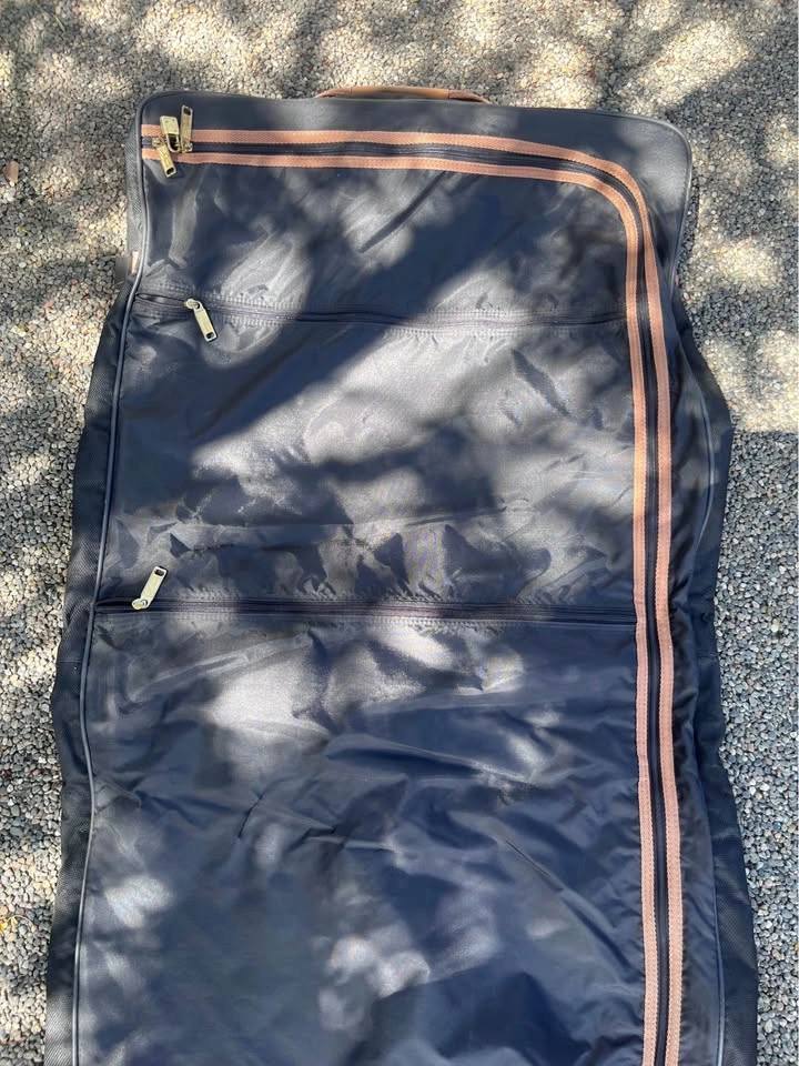 Hanging travel/ suit bag - photo 2