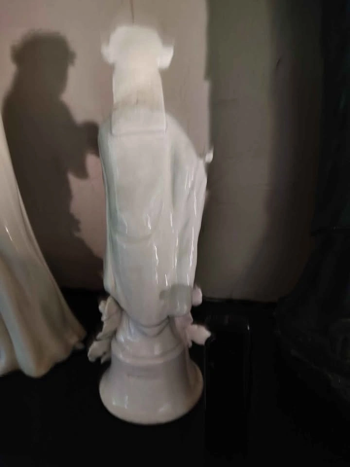 vintage blanc de chine white porcelain Guanyin figurine - photo 3