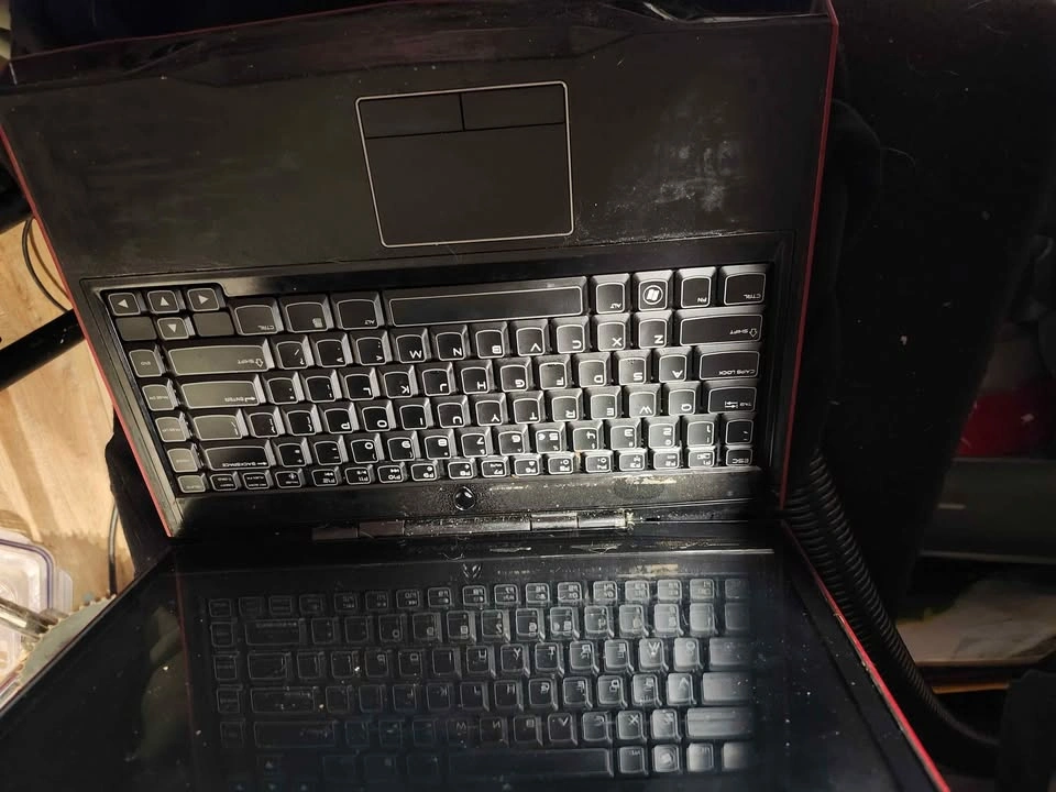Alienware M11x Gaming Laptop - photo 2