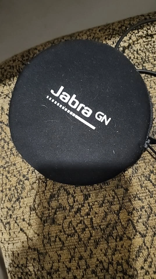 Jabra portable speakerphone with case - photo 2