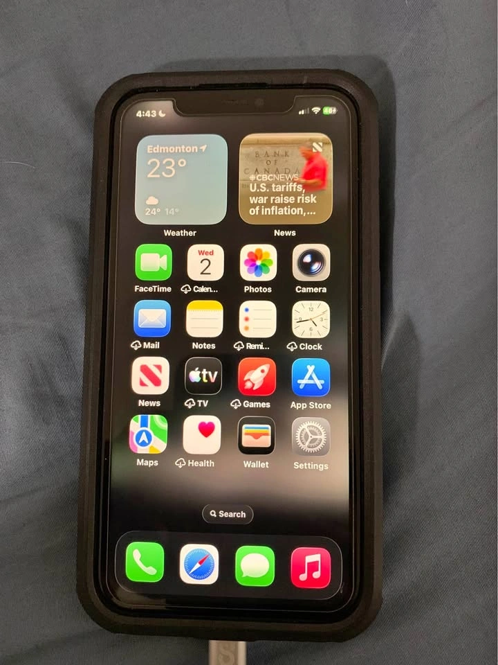 iPhone 11 - 64GB; new battery