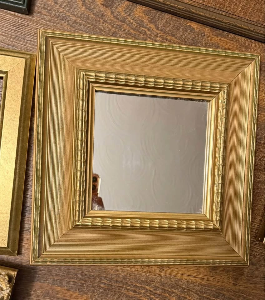 Multiple vintage frames - photo 3